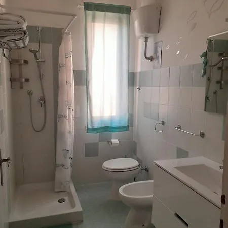 Bilocale Piano Terra 아파트 마리나디세시나